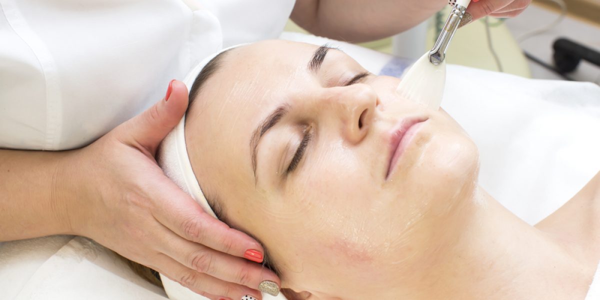 Massage,And,Facial,Peels,At,The,Salon,Cosmetics